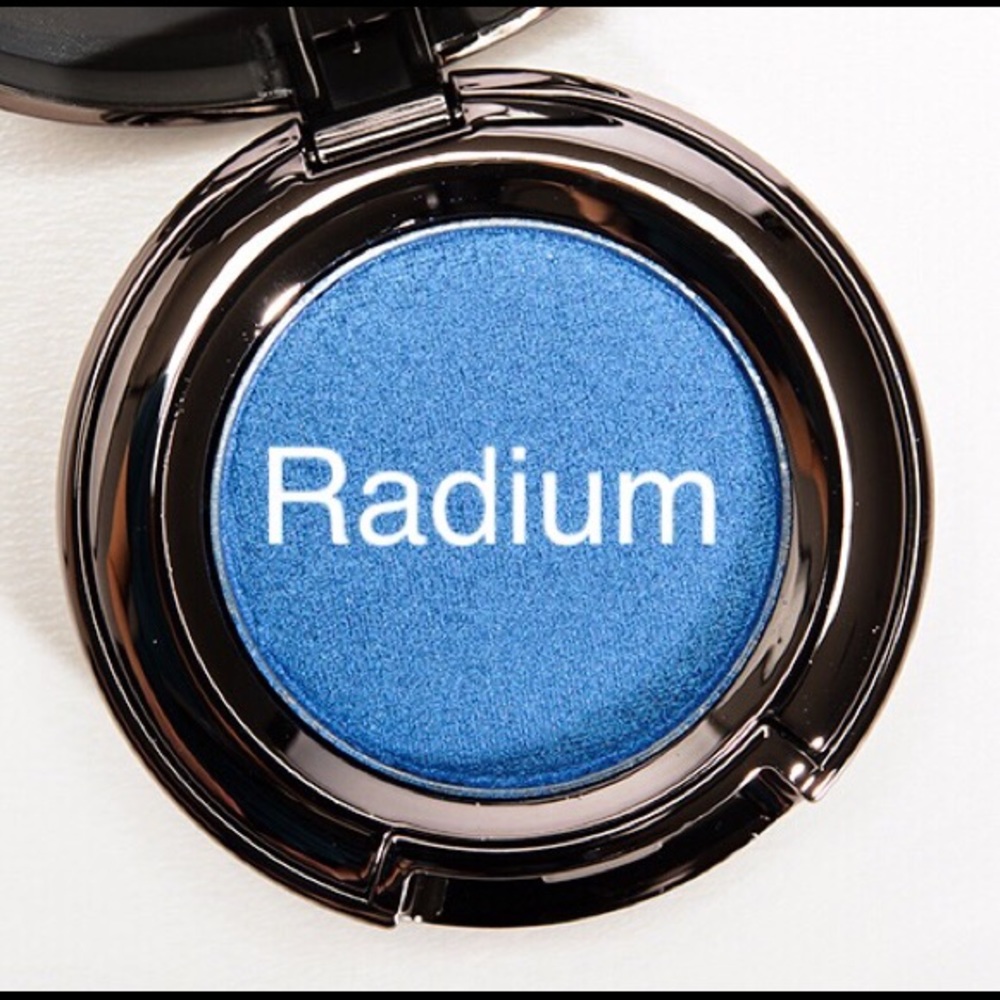 NWT Urban Decay Eyeshadow in RADIUM